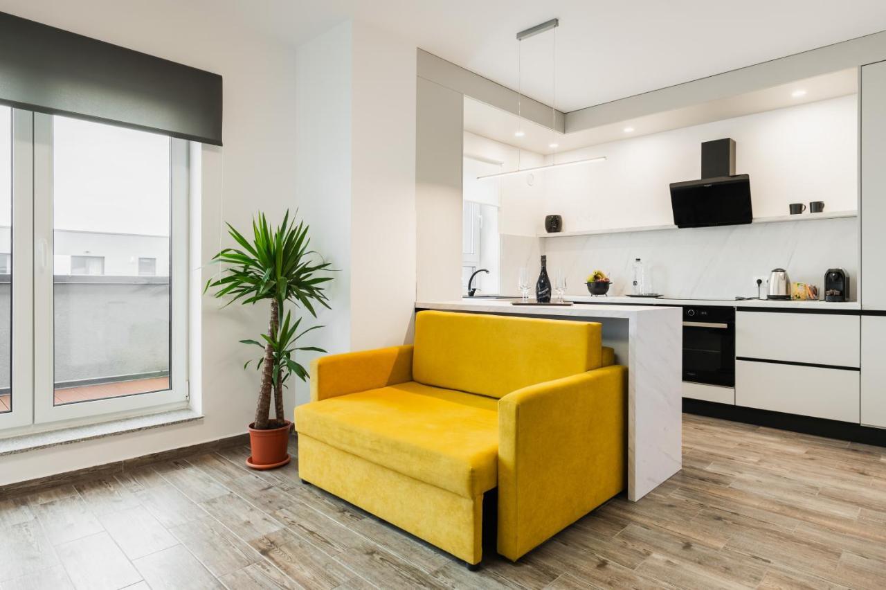 Skylark - Zurich Studio With Terrace & Mountain View Brasov Luaran gambar