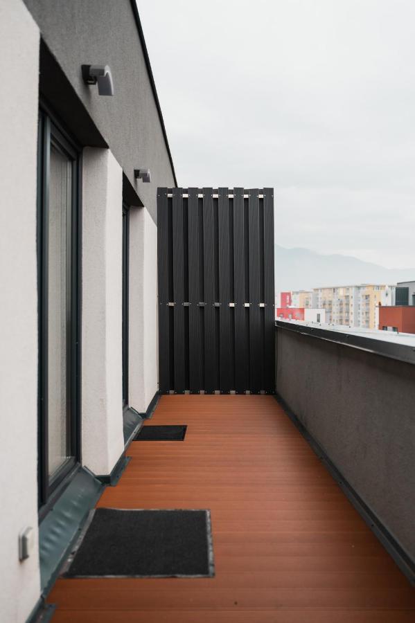 Skylark - Zurich Studio With Terrace & Mountain View Brasov Luaran gambar