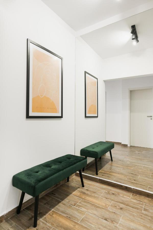 Skylark - Zurich Studio With Terrace & Mountain View Brasov Luaran gambar